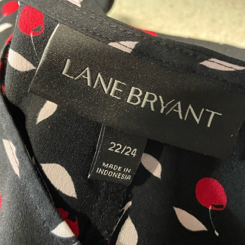 Lane Bryant Cherry print blouse tiered flare sleeves black lace size 22 / 24 red - Picture 4 of 6